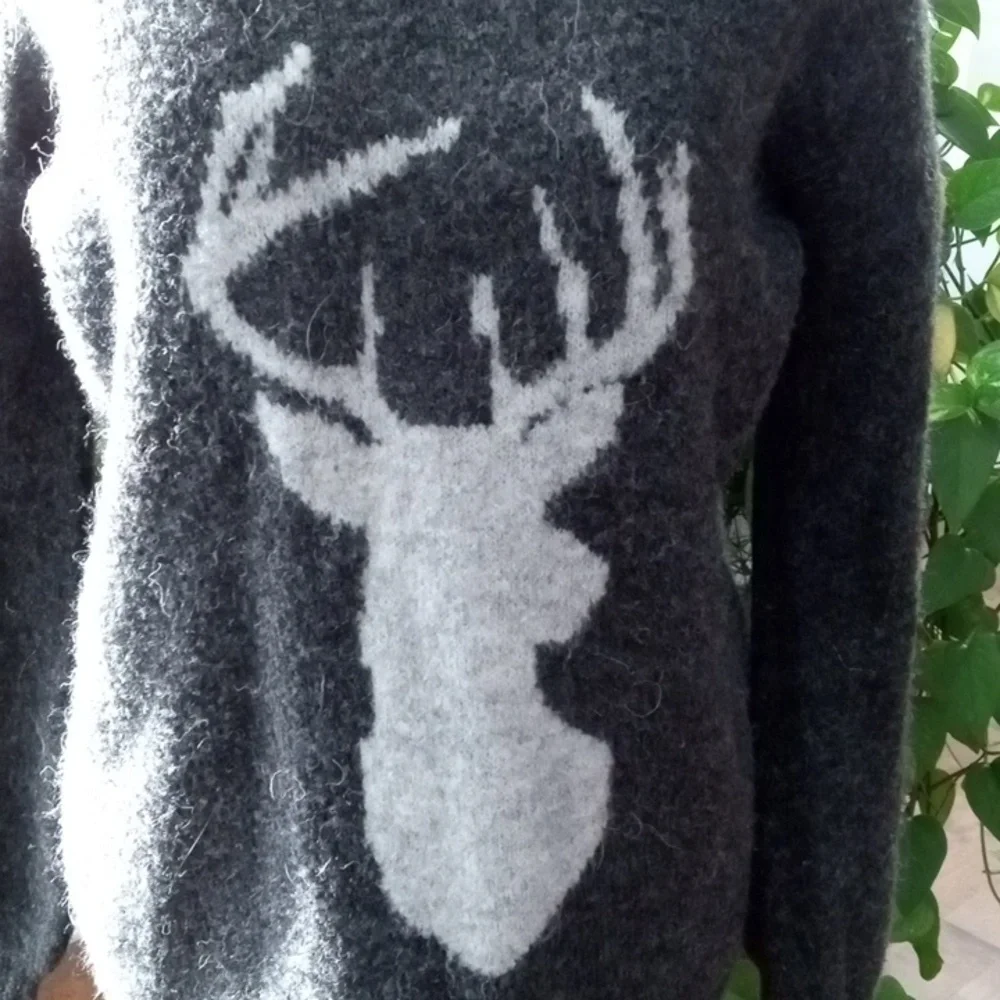 Women's Gray Alpaca Sweater with Deer Design - Picture 2 of 13